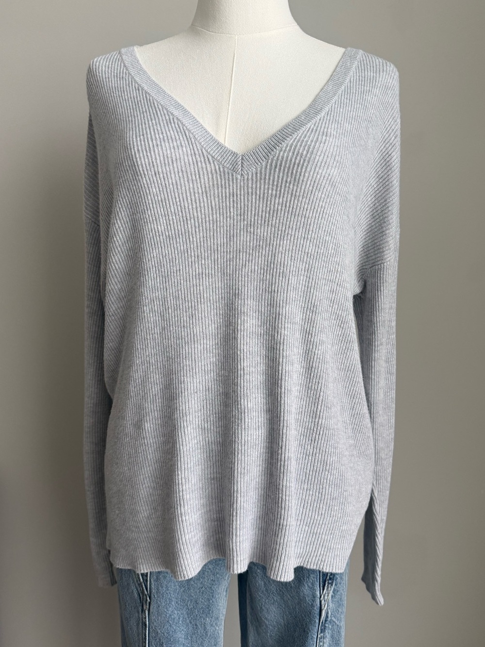 ABOUND Light Heather Gray Ribbed V-Neck Sweater